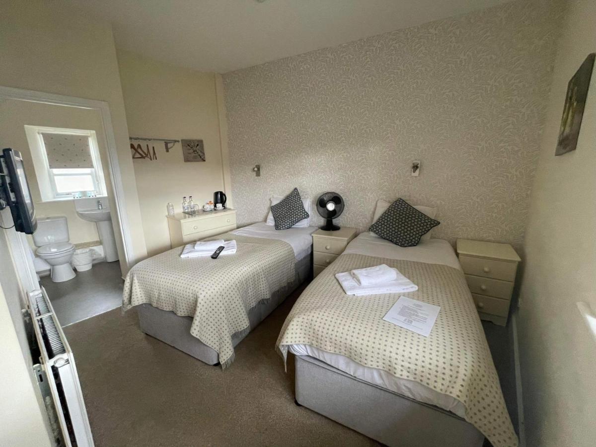 The Bell Inn Ducklington ภายนอก รูปภาพ