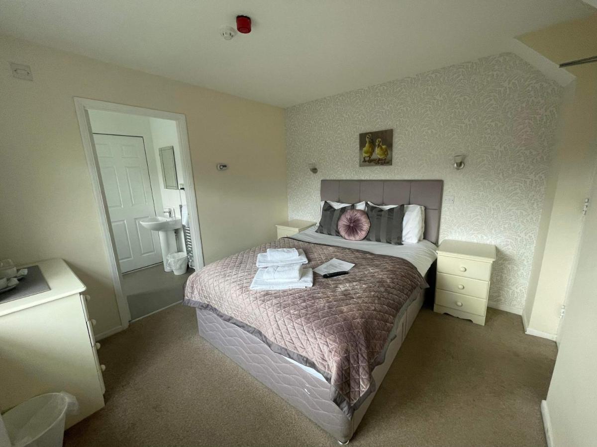 The Bell Inn Ducklington ภายนอก รูปภาพ