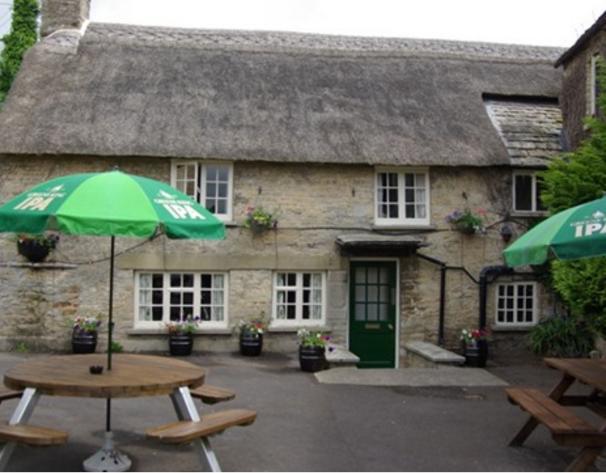 The Bell Inn Ducklington ภายนอก รูปภาพ
